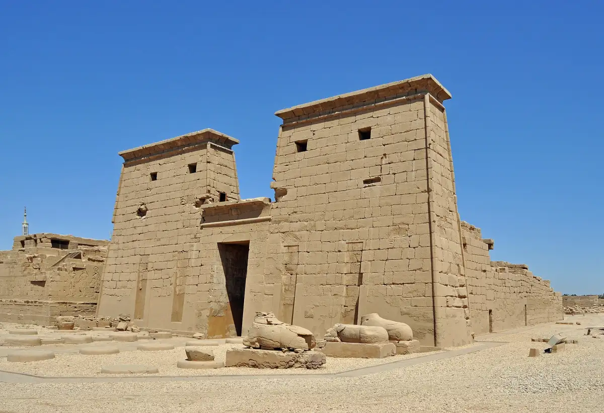 معبد خونسو داخل الكرنك