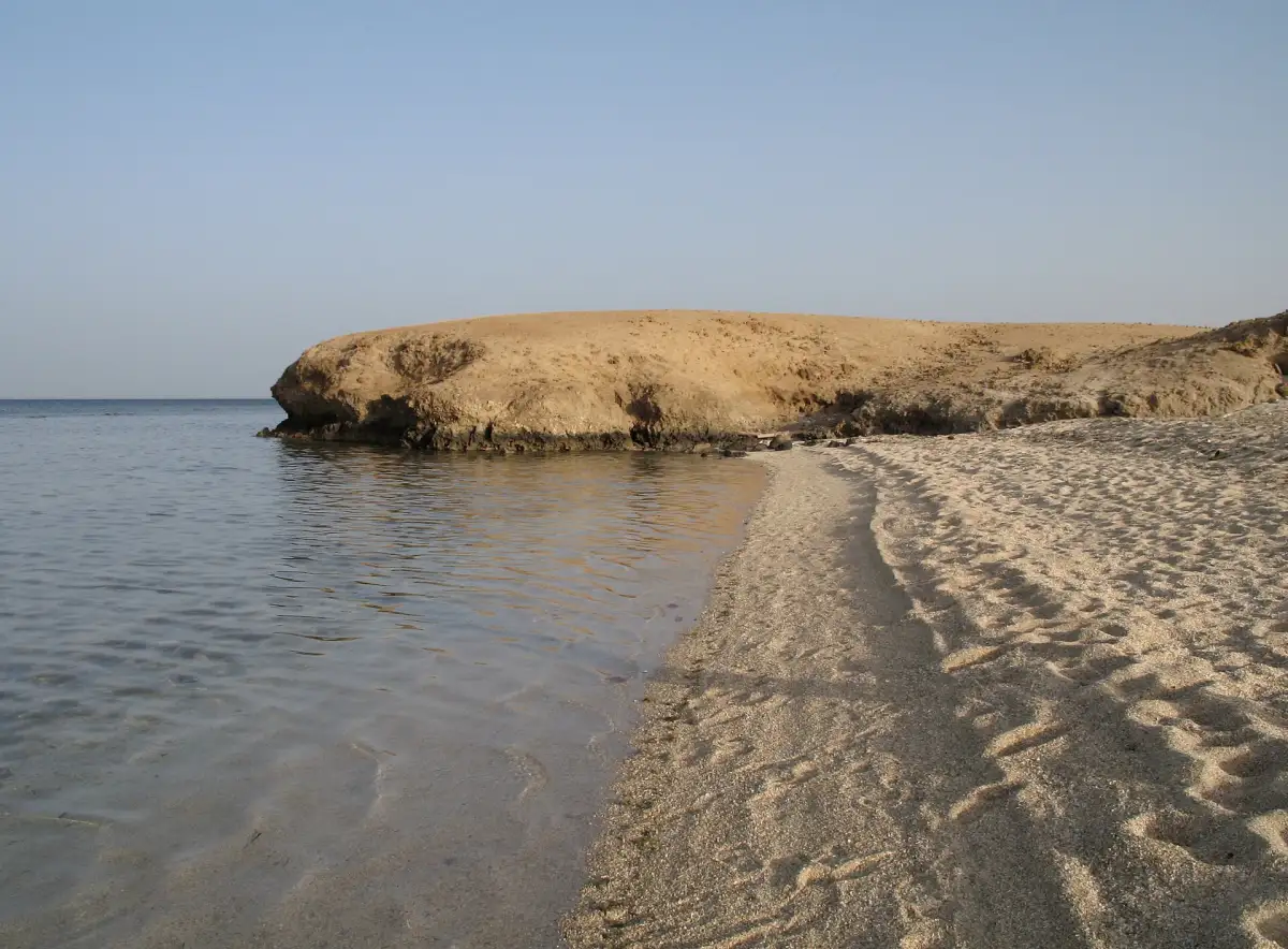 شاطئ قرب بورت غالب في مرسى علم